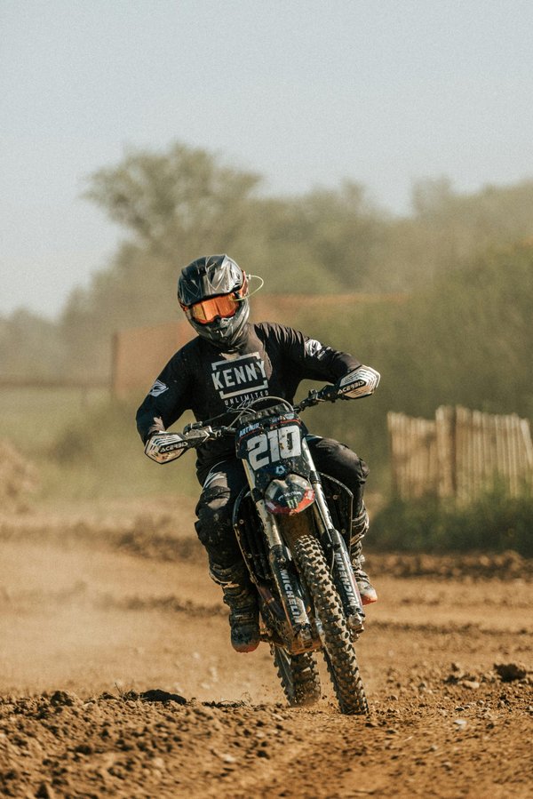 Accessoire moto : guide pour équiper et personnaliser votre moto